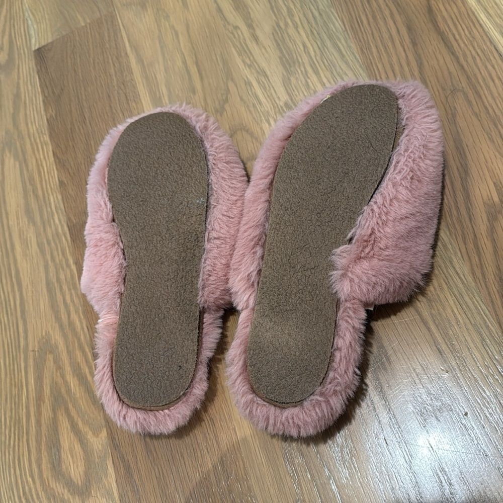 Madewell Women's Pink Fuzzy Slippers - Picture 2 of 2
